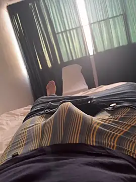 Snapshot of Rogerdn chatting on December 14, 10:04 pm Rogerdn online show from December 14, 10:04 pm