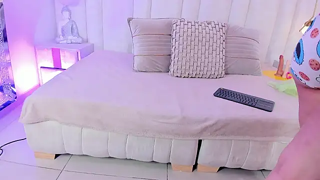 im ariana  online show from February 22, 4:15 am