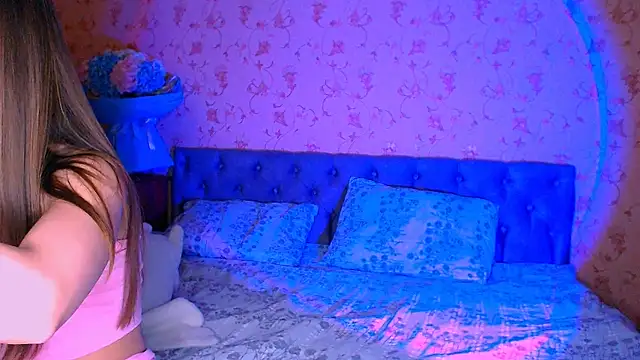 BitterPeach online show from March 23, 8:30 pm