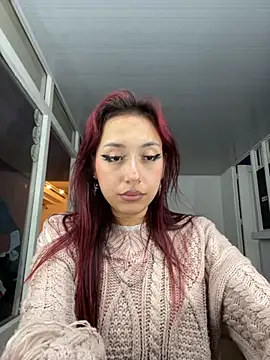 Snapshot of HoneyRed3 chatting on December 16, 4:28 am HoneyRed3 online show from December 16, 4:28 am