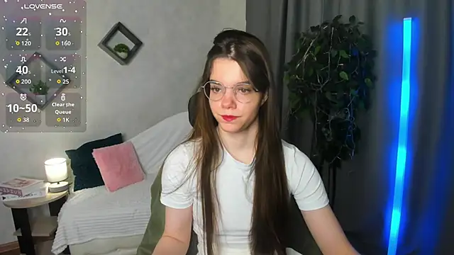 Snapshot of miss__evelyne chatting on December 23, 1:38 am miss evelyne online show from December 23, 1:38 am