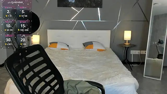 Snapshot of miss__evelyne chatting on February 7, 1:13 am miss evelyne online show from February 7, 1:13 am