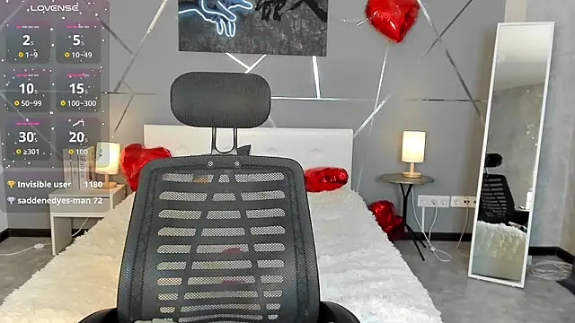 Snapshot of miss__evelyne chatting on February 20, 6:26 am miss evelyne online show from February 20, 6:26 am