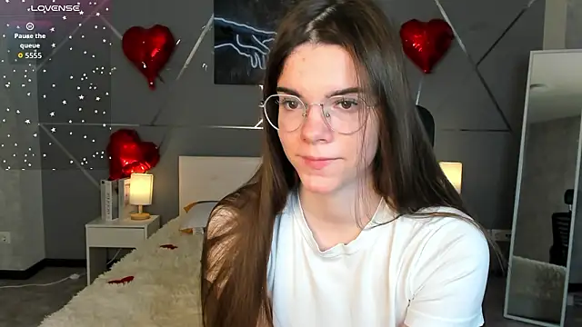 Snapshot of miss__evelyne chatting on February 15, 1:06 am miss evelyne online show from February 15, 1:06 am