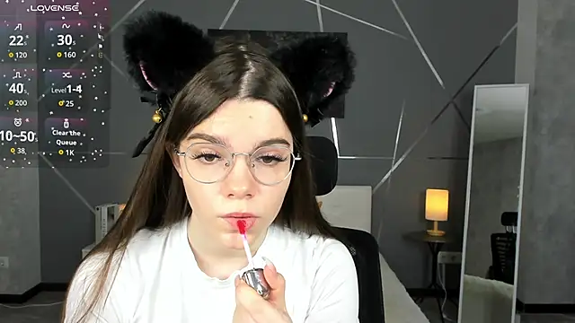 Snapshot of miss__evelyne chatting on January 6, 1:20 am miss evelyne online show from January 6, 1:20 am