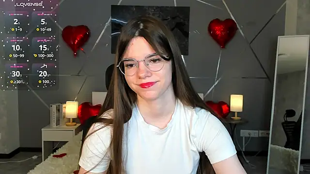 Snapshot of miss__evelyne chatting on February 14, 1:17 am miss evelyne online show from February 14, 1:17 am