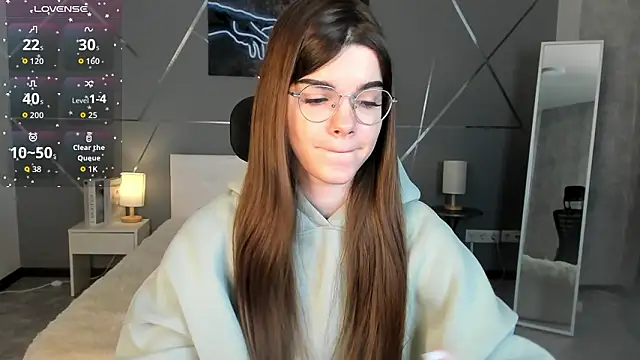 Snapshot of miss__evelyne chatting on February 5, 1:12 am miss evelyne online show from February 5, 1:12 am