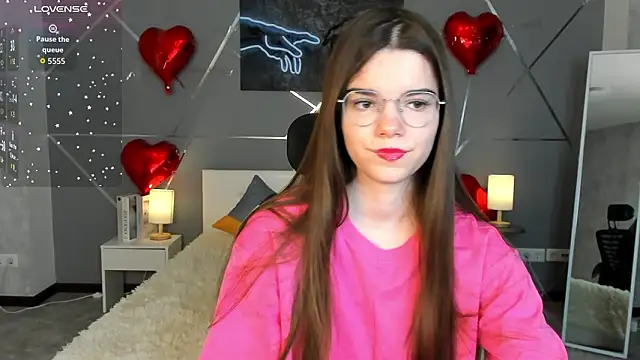 Snapshot of miss__evelyne chatting on February 12, 1:05 am miss evelyne online show from February 12, 1:05 am