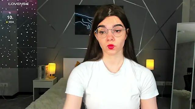 Snapshot of miss__evelyne chatting on January 19, 1:31 am miss evelyne online show from January 19, 1:31 am