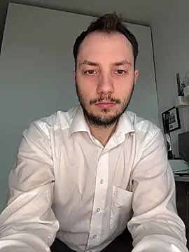 Lovebackground online show from April 3, 8:43 am