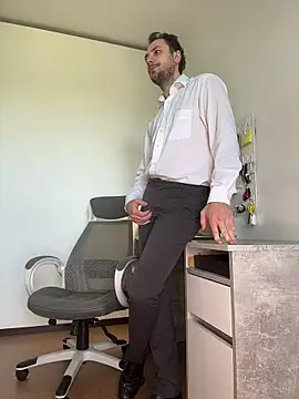 Lovebackground online show from May 8, 7:56 am