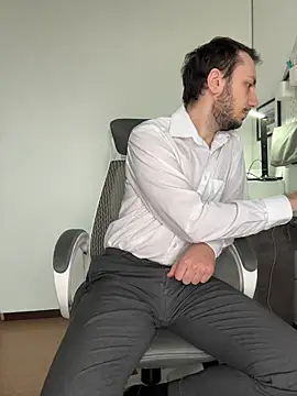 Lovebackground online show from March 4, 8:44 am