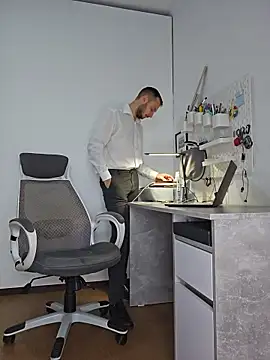 Snapshot of Lovebackground chatting on November 27, 9:32 am Lovebackground online show from November 27, 9:32 am