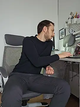 Lovebackground online show from February 27, 8:36 am