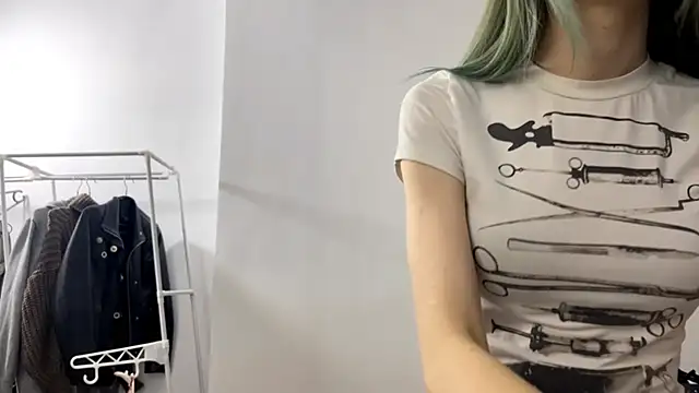 Snapshot of MerIeBremmer chatting on December 16, 5:06 pm MerIeBremmer online show from December 16, 5:06 pm