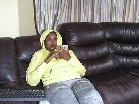 Caramel-goddess18 online show from March 9, 7:01 am