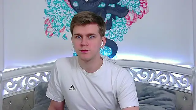 Snapshot of NickJohnas chatting on February 12, 6:02 am NickJohnas online show from February 12, 6:02 am