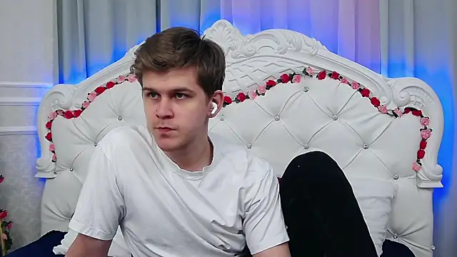 NickJohnas online show from April 15, 3:38 pm