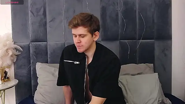 Snapshot of NickJohnas chatting on February 1, 4:11 am NickJohnas online show from February 1, 4:11 am