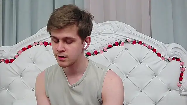 NickJohnas online show from April 11, 6:44 pm