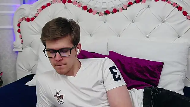 NickJohnas online show from April 12, 6:44 pm