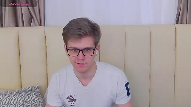 Snapshot of NickJohnas chatting on January 10, 9:37 am NickJohnas online show from January 10, 9:37 am