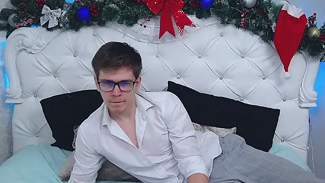 Snapshot of NickJohnas chatting on January 8, 3:45 am NickJohnas online show from January 8, 3:45 am