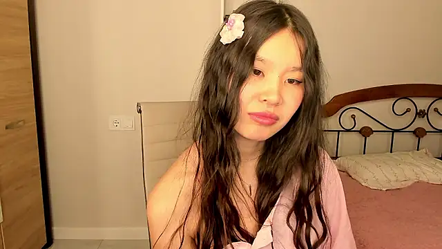 amiya cute online show from March 1, 2:39 pm