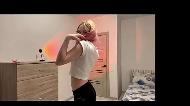 Snapshot of KatrinSweets chatting on December 15, 5:08 pm KatrinSweets online show from December 15, 5:08 pm