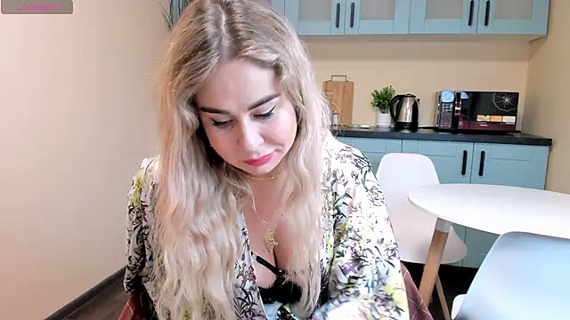 TiffanyThoughts online show from February 5, 8:10 am