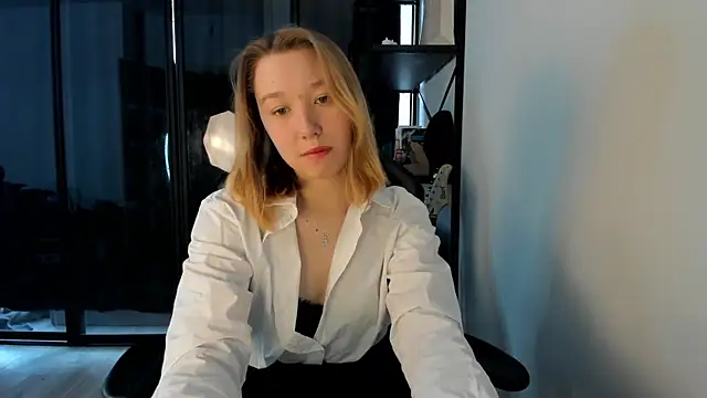 Agatha Mayson online show from February 6, 6:09 am