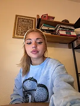 SilkyMira online show from December 21, 7:04 pm