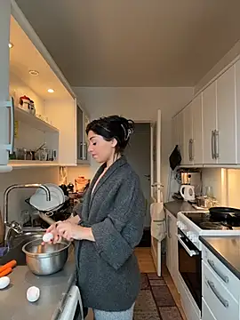 SilkyMira online show from February 5, 12:01 pm