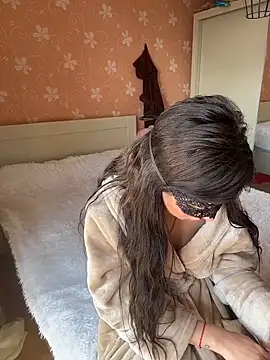 SilkyMira online show from April 9, 10:10 am