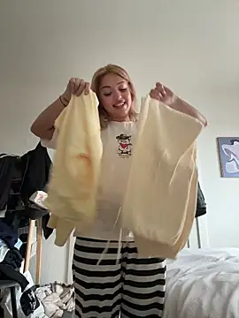 SilkyMira online show from December 22, 11:21 am