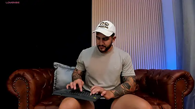 KyleNorth  online show from April 15, 5:50 pm