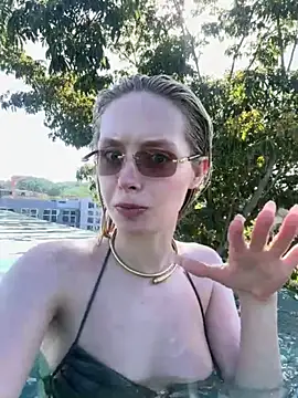 Snapshot of SunnyShiney chatting on February 12, 8:58 am SunnyShiney online show from February 12, 8:58 am