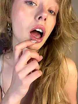 Snapshot of SunnyShiney chatting on December 21, 11:49 pm SunnyShiney online show from December 21, 11:49 pm