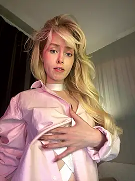 Snapshot of SunnyShiney chatting on January 16, 2:10 pm SunnyShiney online show from January 16, 2:10 pm