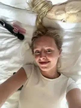 Snapshot of SunnyShiney chatting on February 24, 9:54 am SunnyShiney online show from February 24, 9:54 am