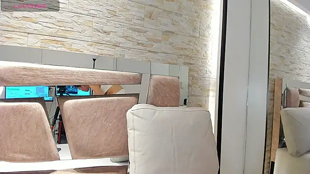 Snapshot of chloe_cortez chatting on December 14, 11:27 am chloe cortez online show from December 14, 11:27 am