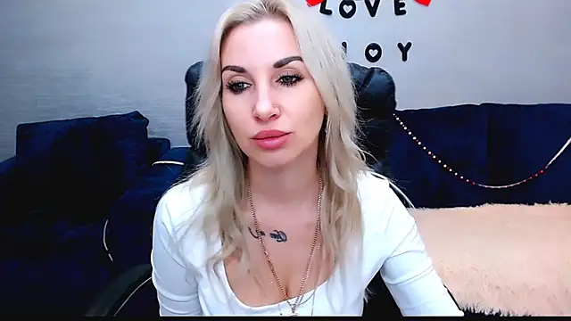 Snapshot of Hanna--Sweet chatting on December 17, 10:31 am Hanna--Sweet online show from December 17, 10:31 am