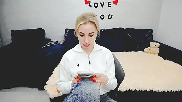 Snapshot of Hanna--Sweet chatting on February 9, 3:43 pm Hanna--Sweet online show from February 9, 3:43 pm