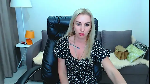 Hanna--Sweet online show from May 22, 12:03 pm