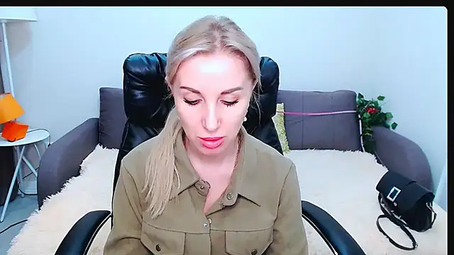 Snapshot of Hanna--Sweet chatting on February 15, 11:31 am Hanna--Sweet online show from February 15, 11:31 am