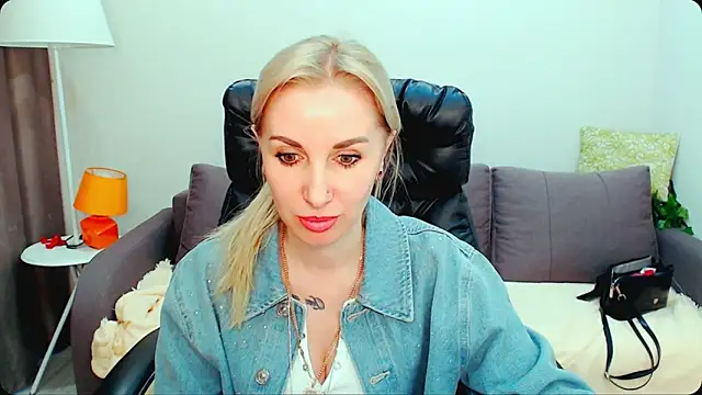 Hanna--Sweet online show from April 30, 11:06 am
