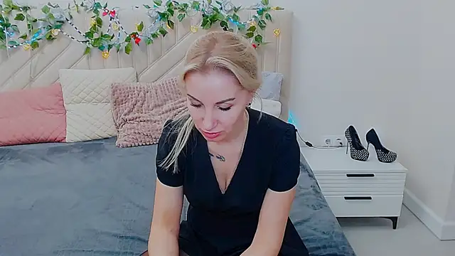 Hanna--Sweet online show from March 23, 3:34 pm