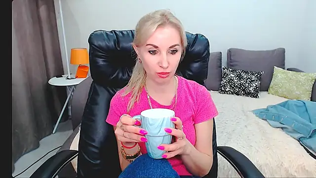 Hanna--Sweet online show from April 19, 10:38 am