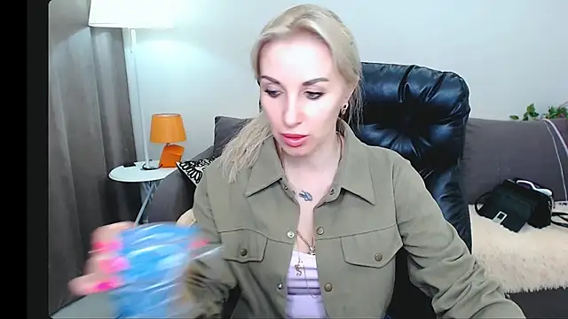 Hanna--Sweet online show from April 14, 11:04 am