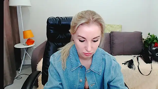 Hanna--Sweet online show from March 29, 9:22 am